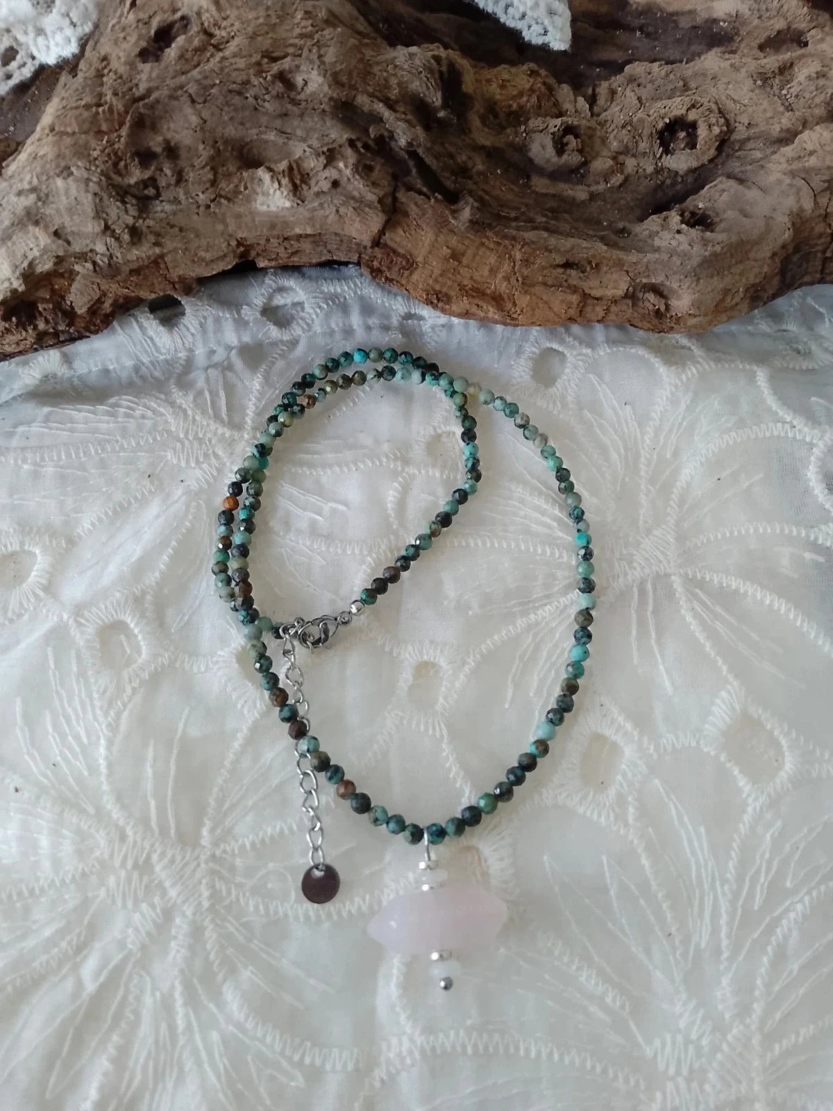 Collar bohemio piedras verdes de turquesa africana y cuarzo rosa cadena plateada – photo 4